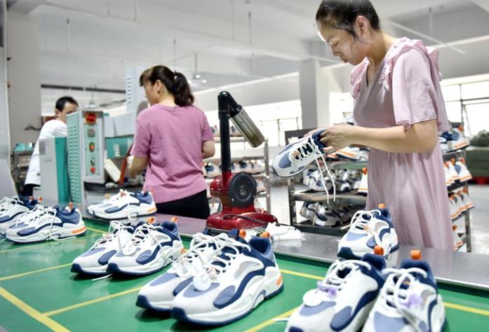 河北威县：创业“孵化”促就业